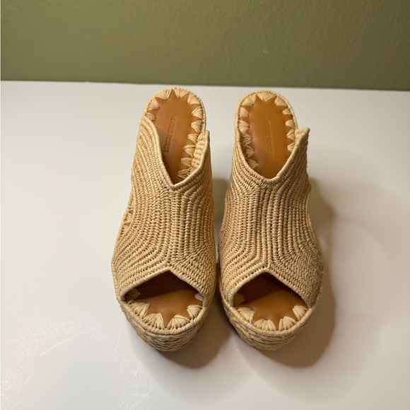 Stylish Tan Woven Wedges